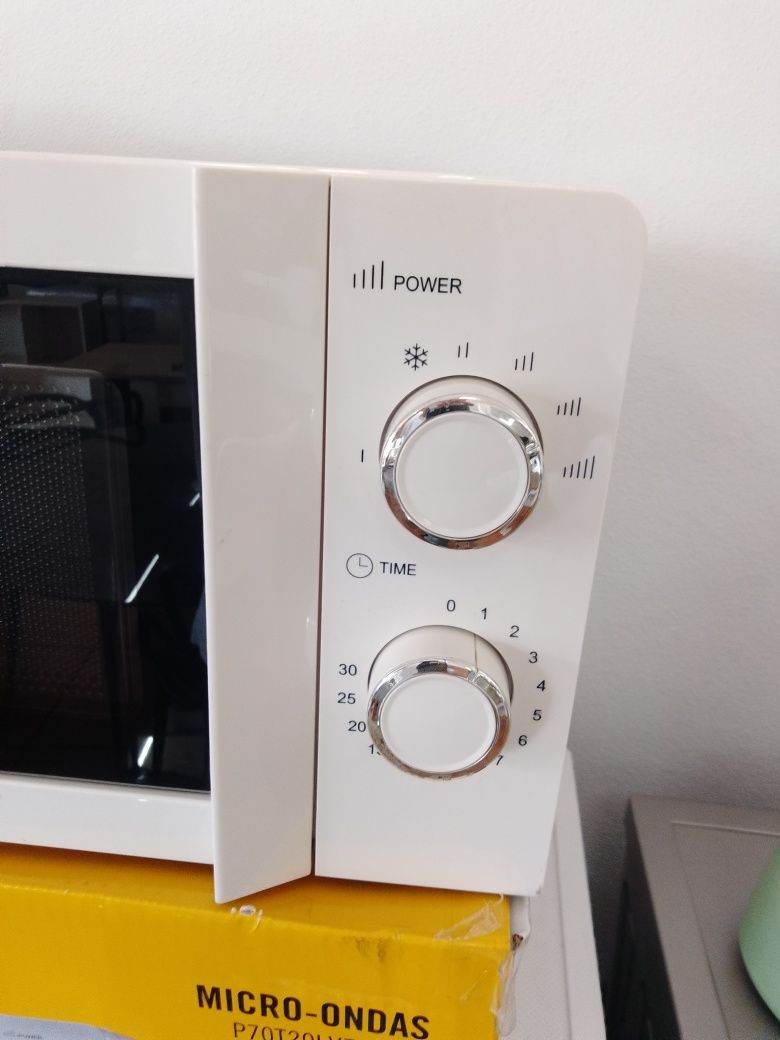 Microondas ELECTRONIA (Igual a Novo / Damos Garantia)