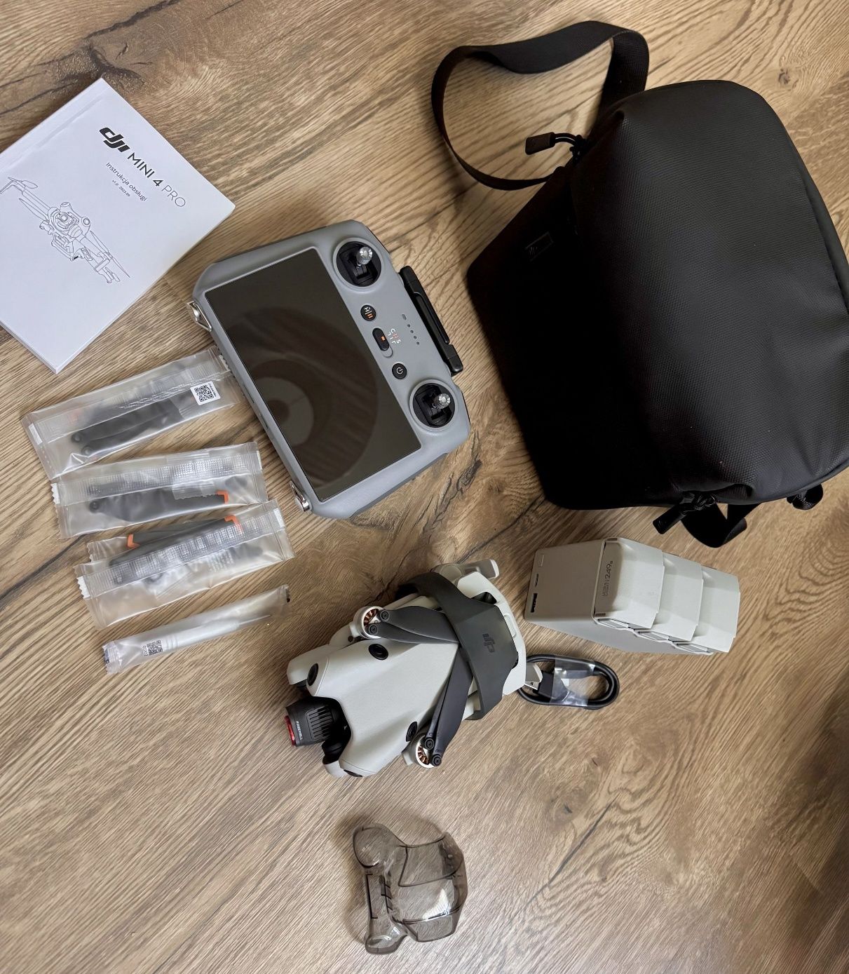 Dron DJI Mini 4 Pro Fly More Combo + filtry ND