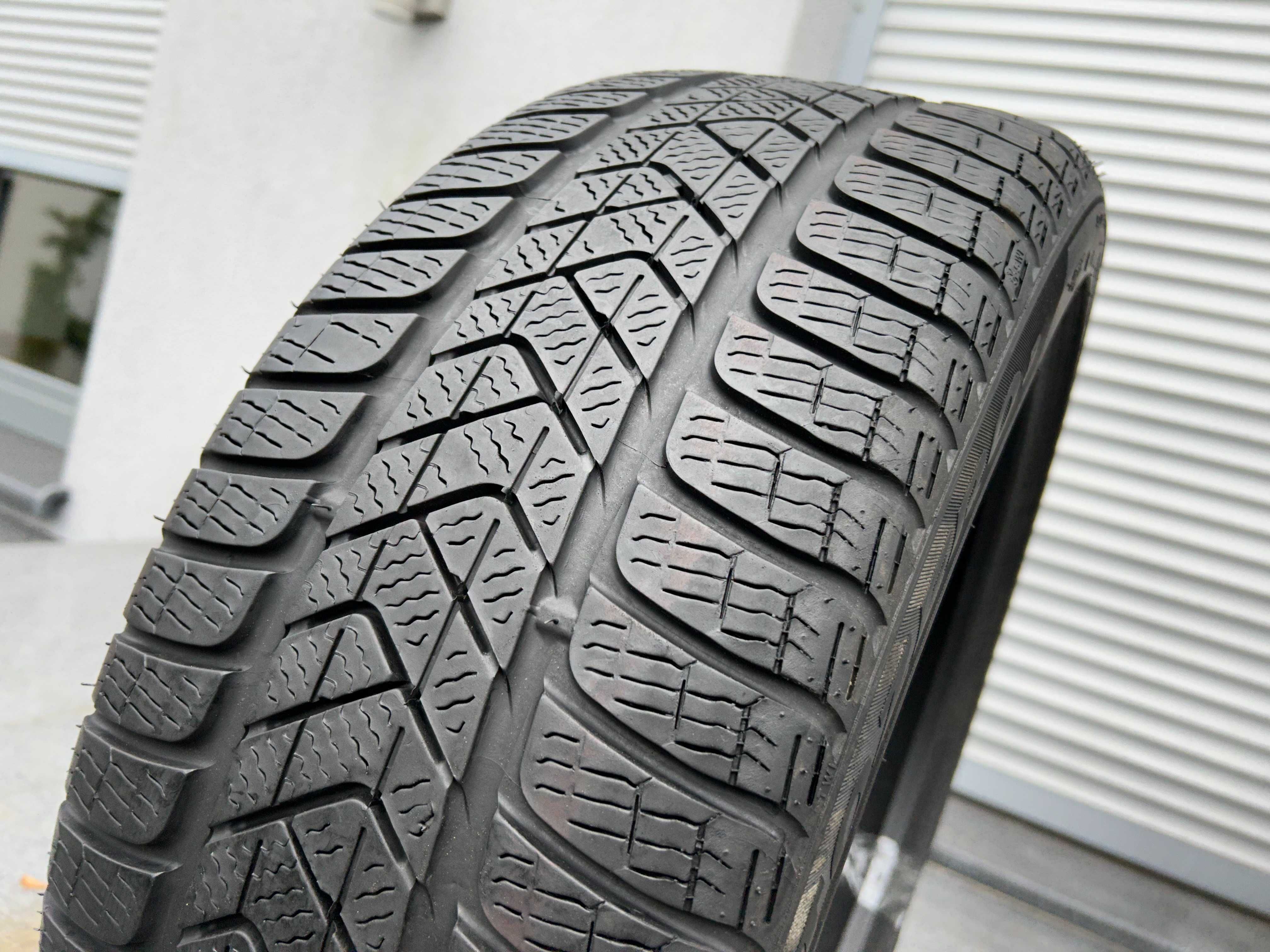 1 sztuka 225/40R19 Pirelli SottoZero3 93H RUNFLAT 6,3mm 2021r P103Z