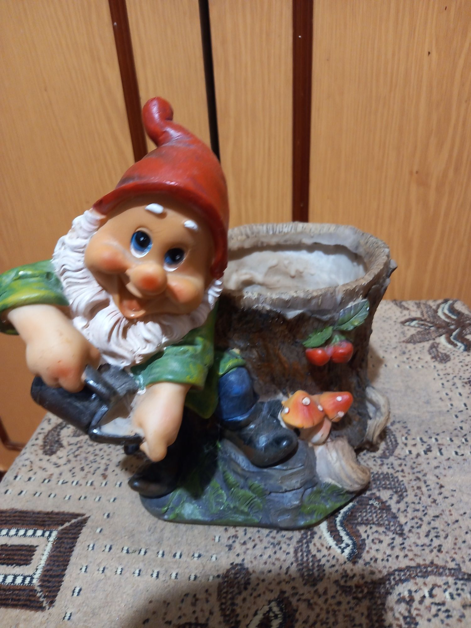 Продаються фігурки для вашого саду.