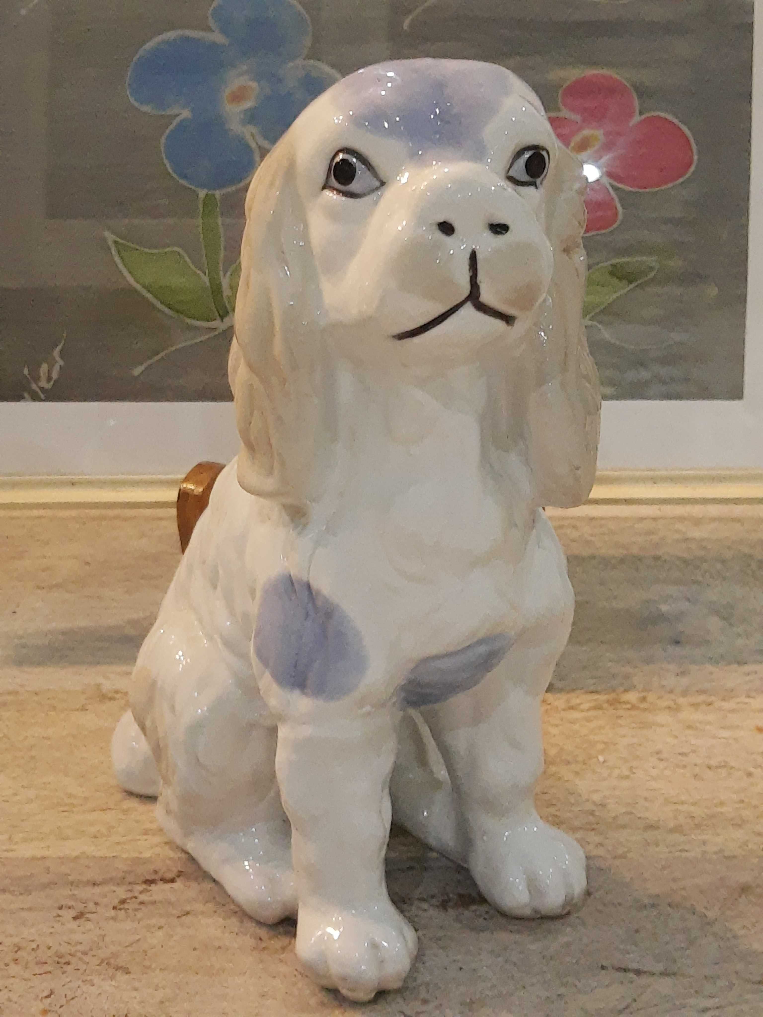 Figurka psa porcelana wys.21cm. (P.2710)