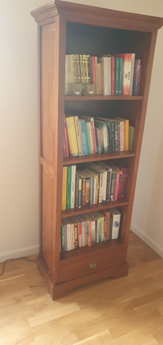 Regał drewniany z szufladą