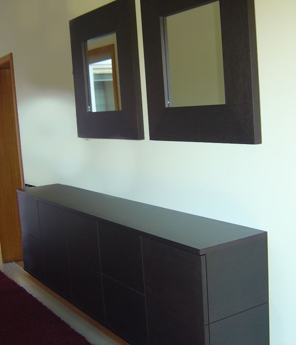 Aparador em madeira wenge castanho escuro