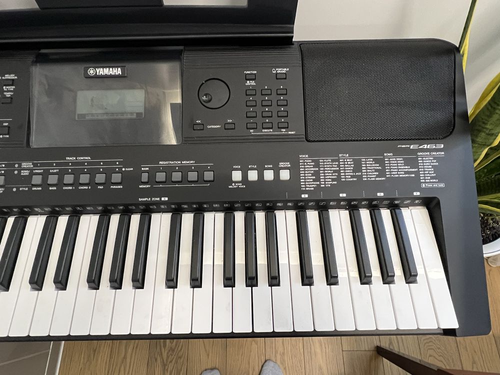 Cинтезатор YAMAHA PSR- E463