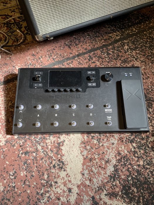 Line 6 HELIX LT pedaleira multiefeitos guitarra e baixo