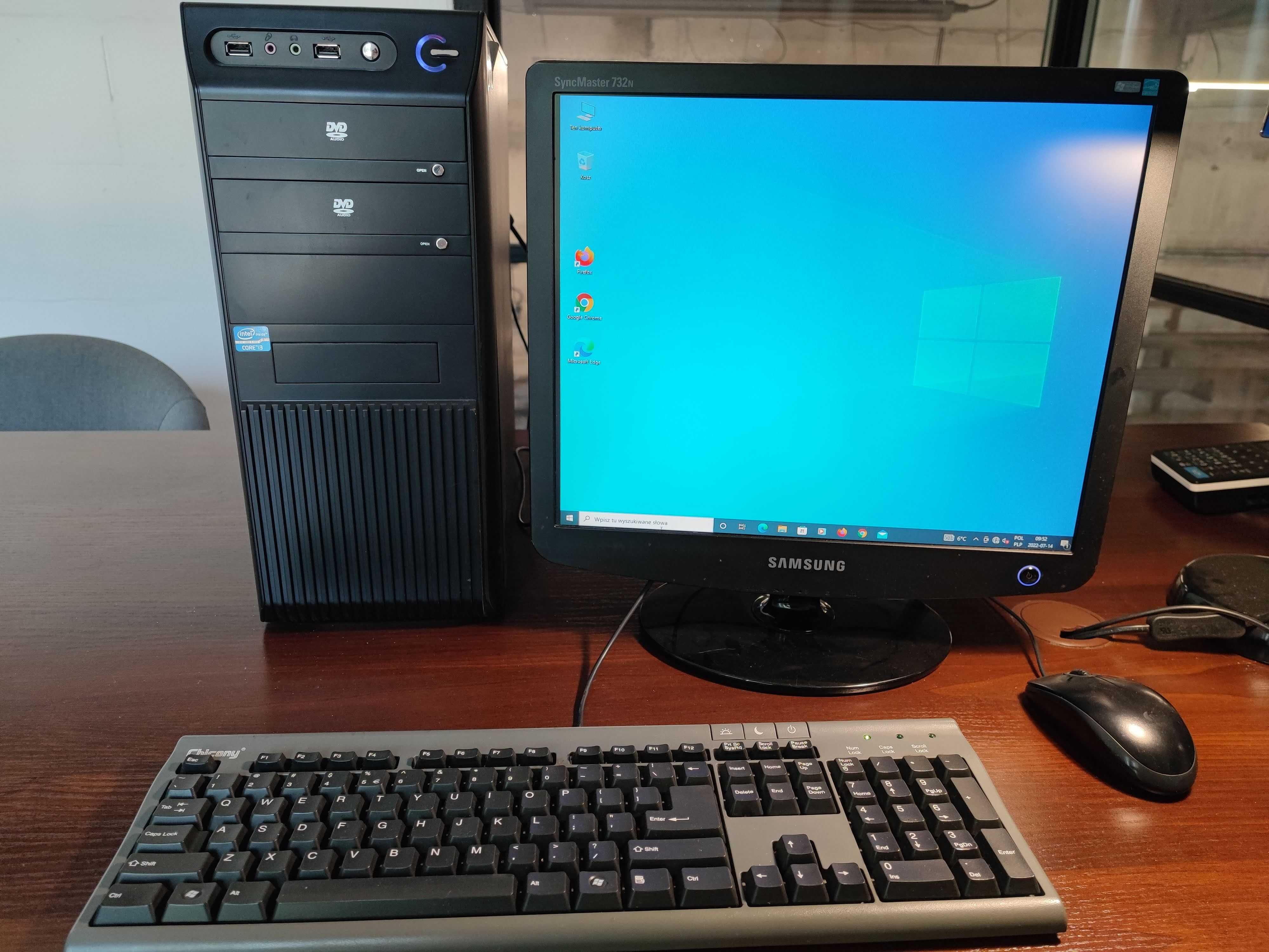 Komputer biurowy z monitorem 17 cali gotowy do pracy