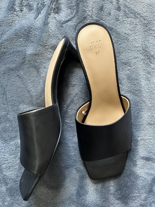 Босоножки мюли.