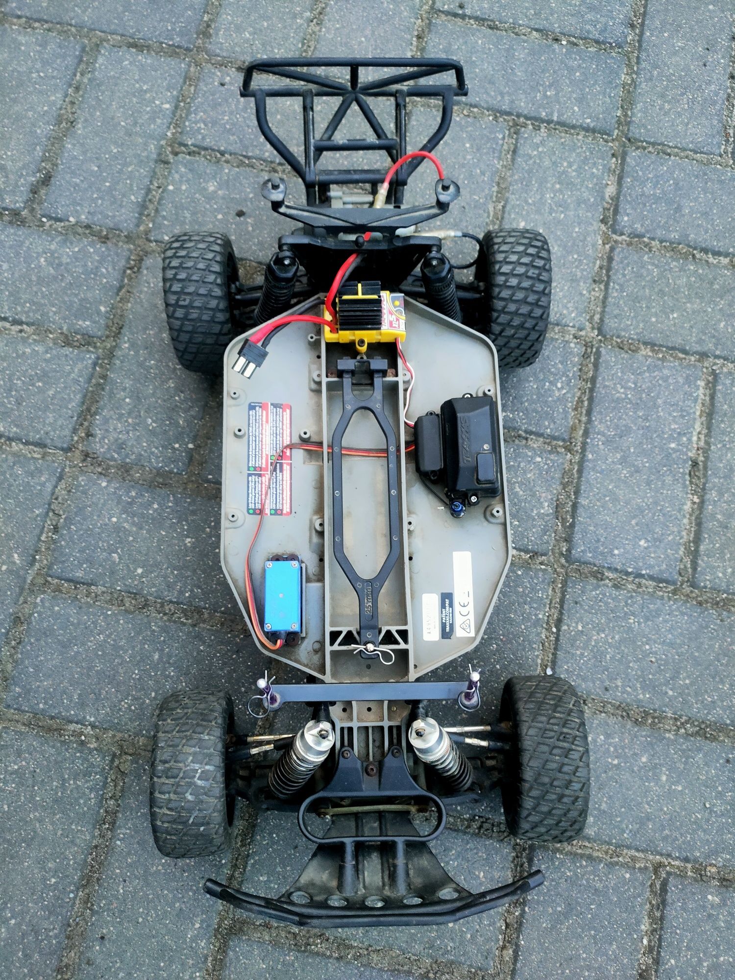 Model RC Traxxas slash 2wd samochód zdalnie sterowany savox arrma hsp