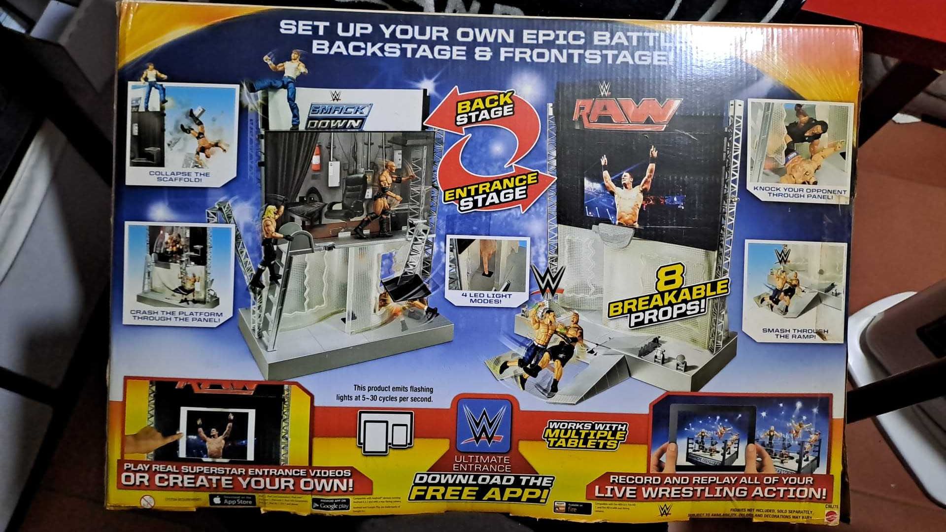 WWE Ultimate Entrance Stage usado na caixa como novo