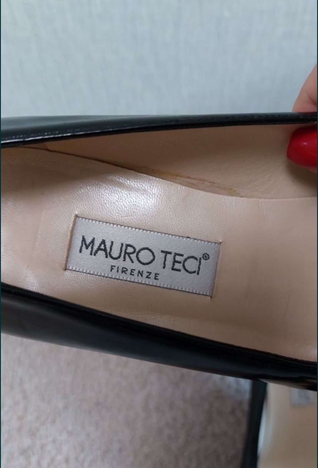 Классические черные туфли Mauro Teci. Кожа. Размер 35. На узкую ногу.