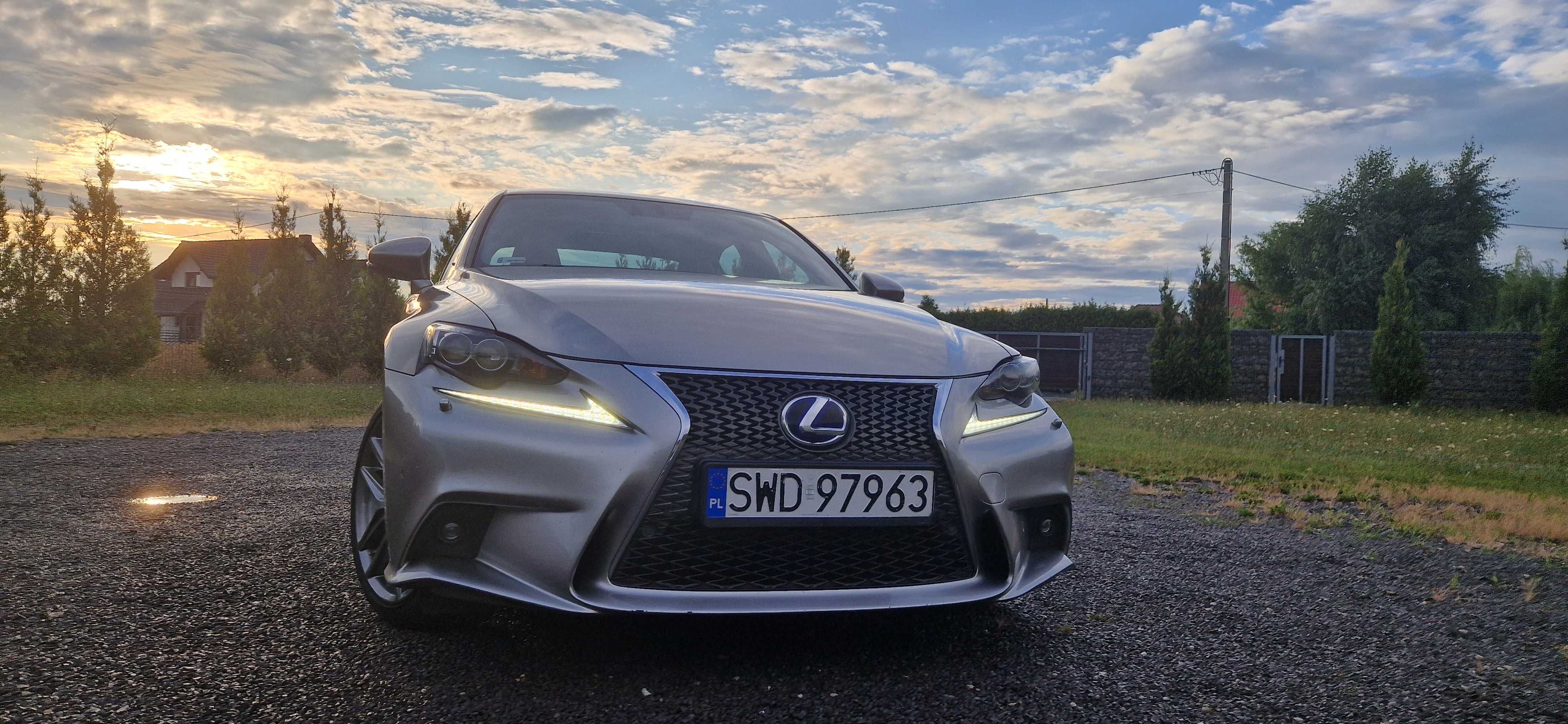 Lexus IS 300h F sport