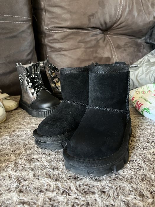 Уги для дівчинки