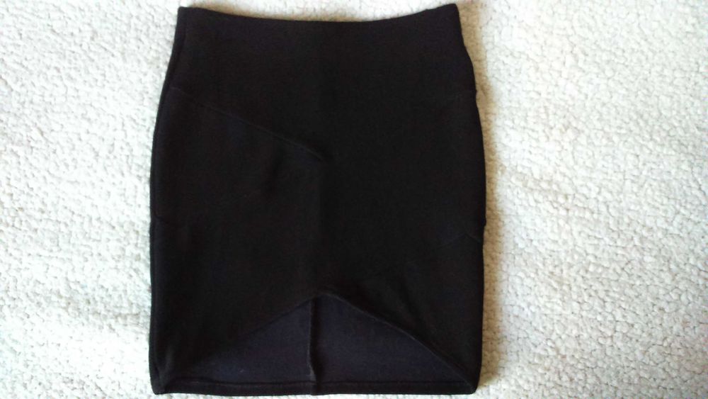 Спідниця    міні чорна рубчик Bershka