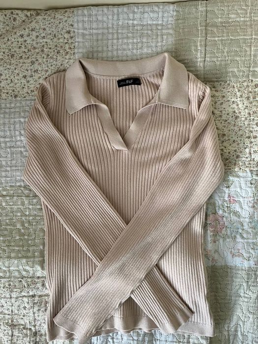 Продам кофтинку з коміром