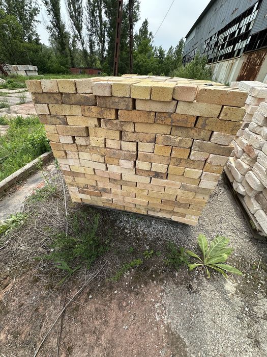 Продам кирпич , шамотный-огнеупорный, блоки