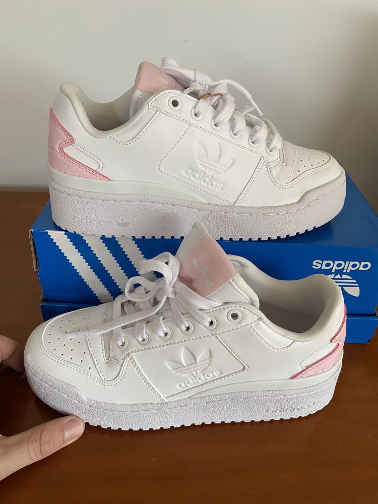 Tenis branco e rosa adidas Novos