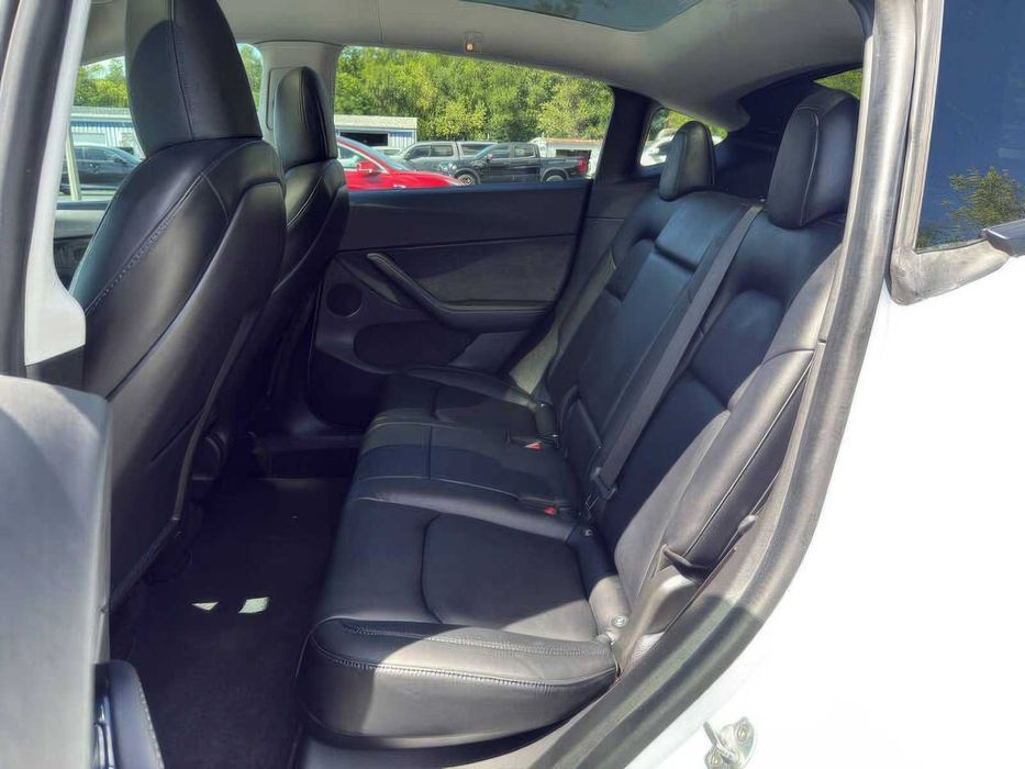 Tesla Model Y Long Range      2021