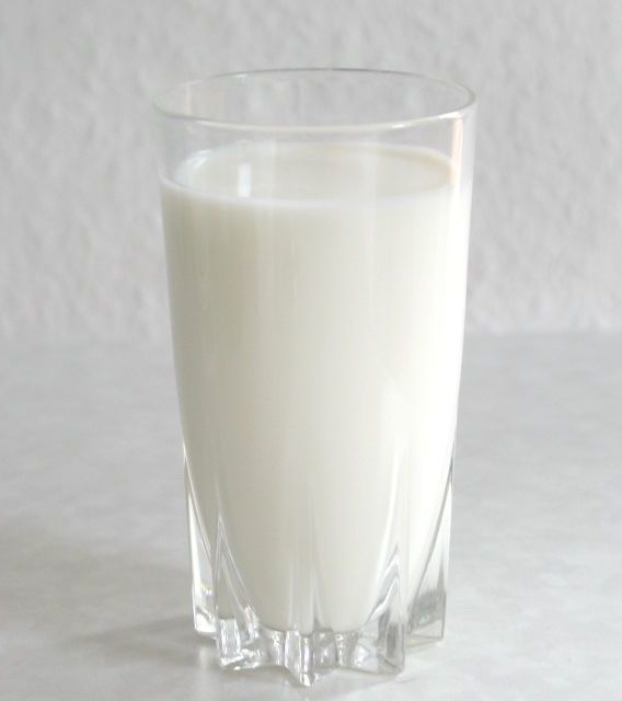 Świeże mleko kozie
