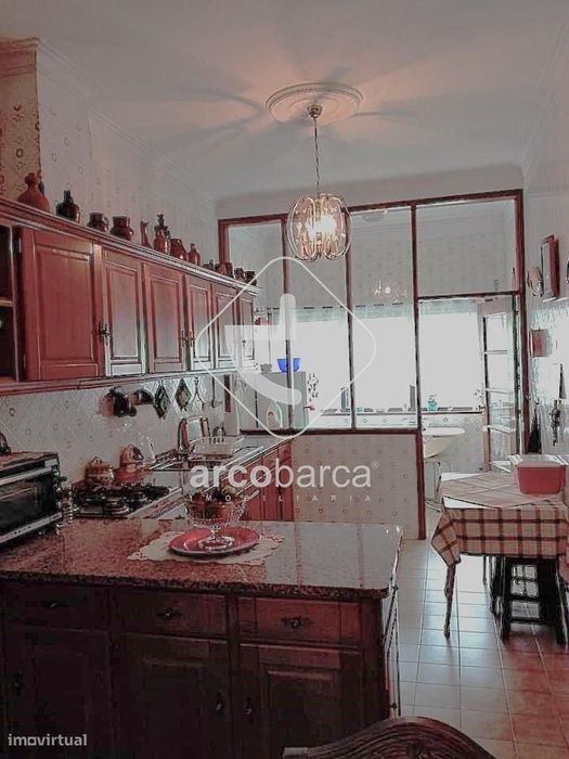 Apartamento com Terraço 40m2 de uso privado - T2+1-centro vila - Arcos