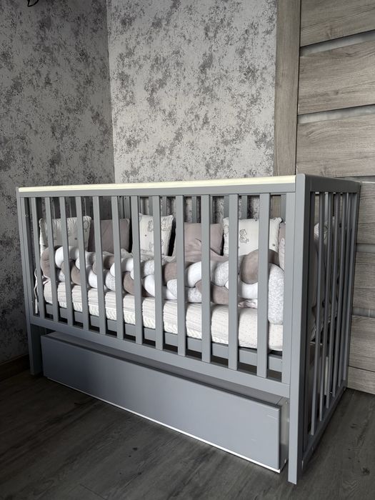 Ліжко з маятником матрас, 2 комплекти, комодом пеленальний