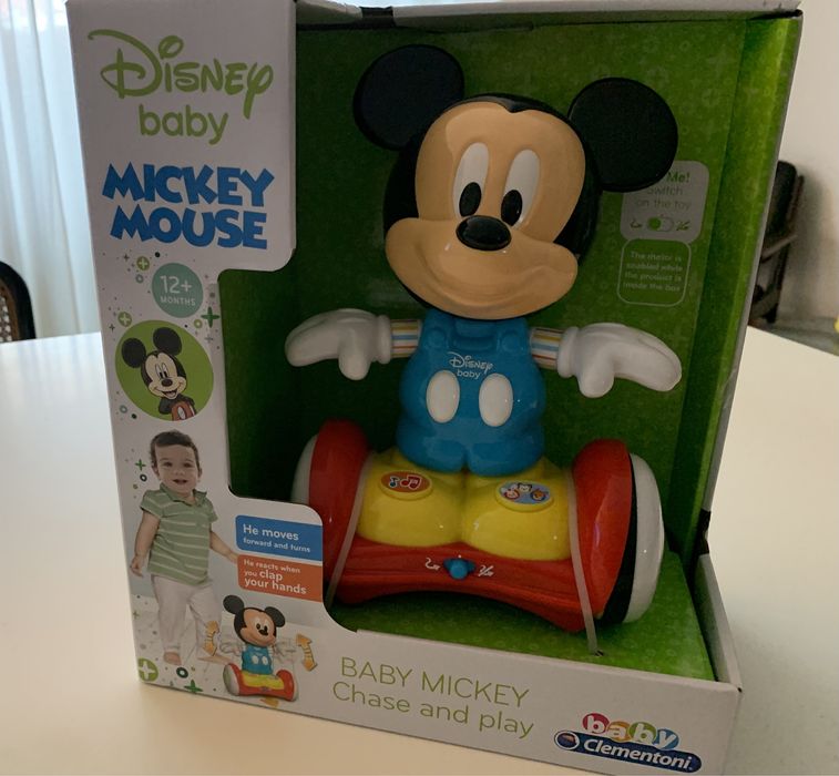 Brinquedo Baby Mickey Anda e Joga