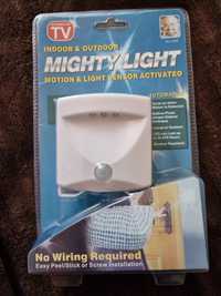 Светодиодная лампа с датчиком движения Mighty Light WH-1