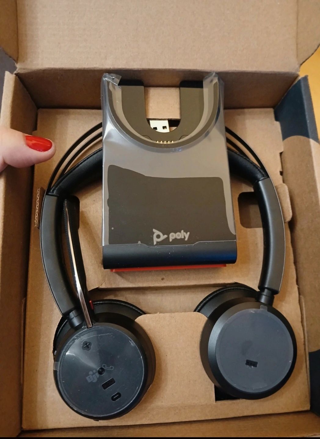 Profesjonalne Słuchawki na Bluetooth nauszne POLY Voyager Focus