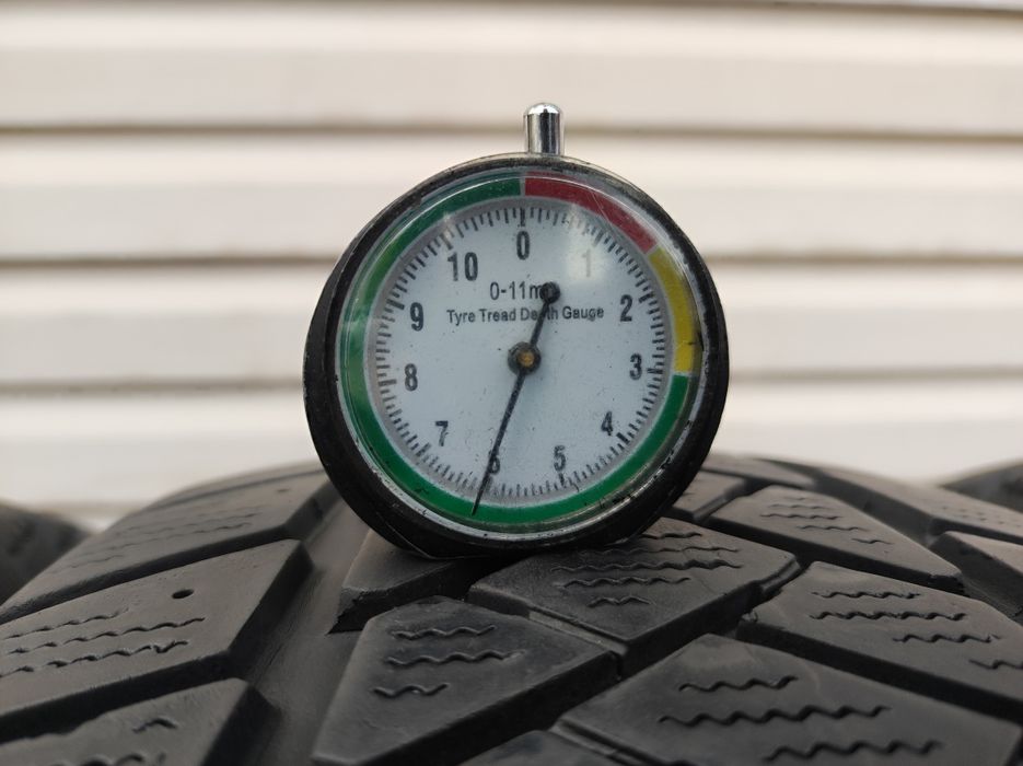 215.60.17c komplet opon zimowych Dunlop