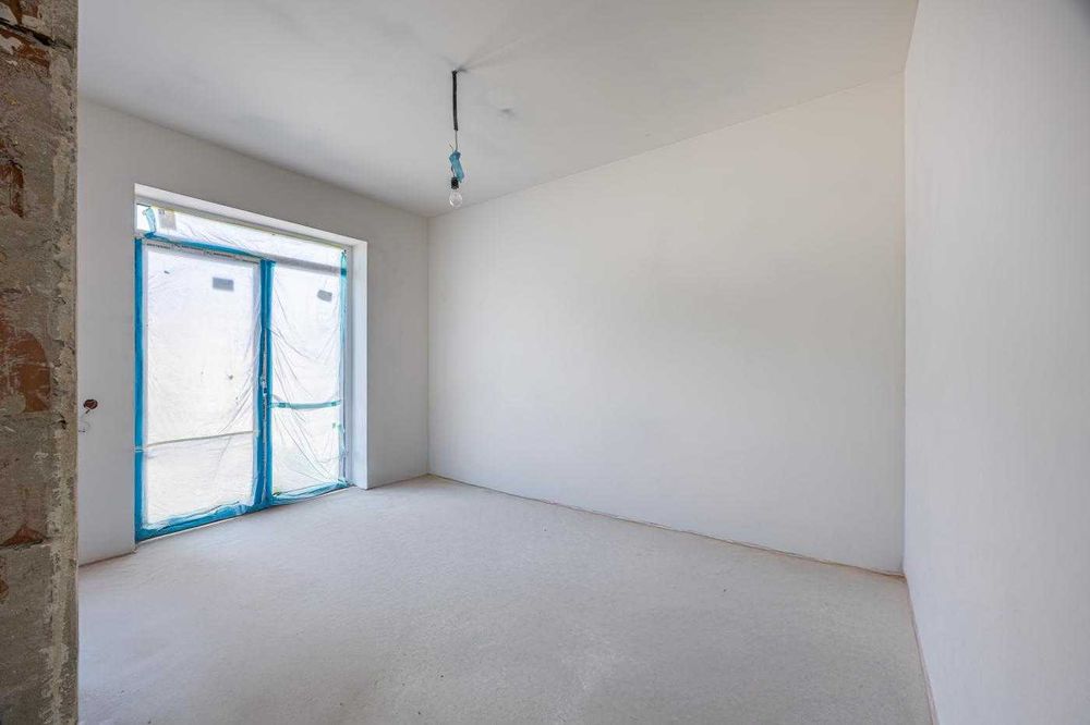 Продаж котеджу з розпочатим ремонтом в Рудне