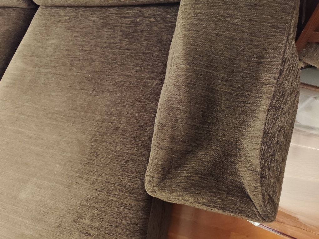 Sofá de três lugares com chaise longue