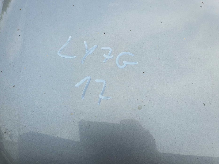 Audi A4 B7 maska przednia kolor srebrny LY7G 17 AL