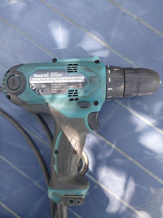 Дрель-шуруповерт Makita DF0300