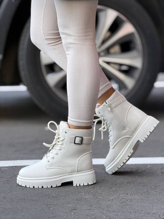 Зимові жіночі черевики на високій підошві