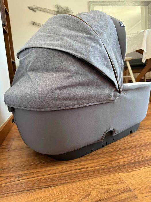 Trio Chicco Style Go Up com Isofix – Carrinho, Alcofa e Cadeira Auto