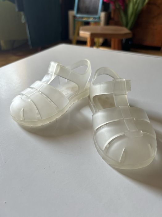 Sandały z gumy 22 Zara