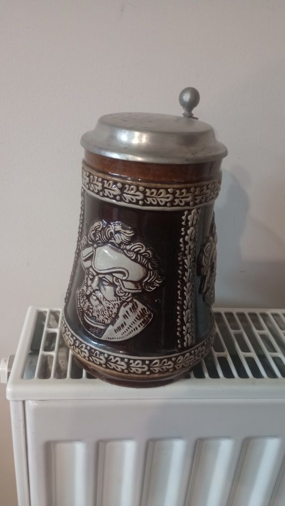 Piękny kolekcjonerski kufel z cynową przykrywką