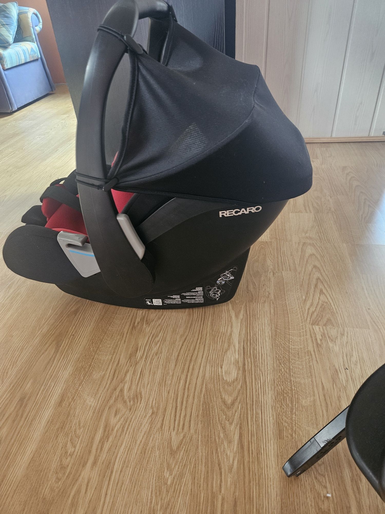Sprzedam fotelik samochodowy z bazą isofix firmy  recaro