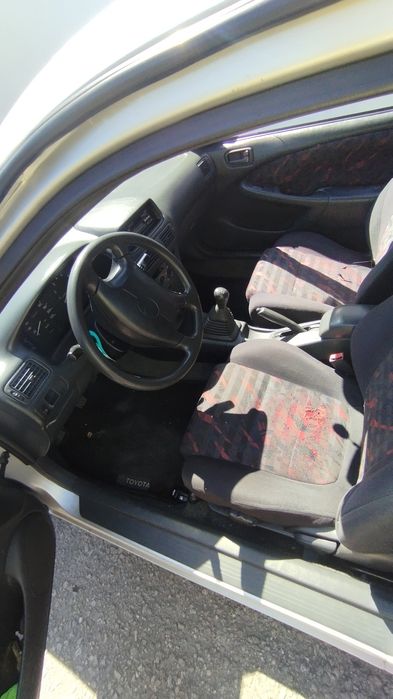 Toyota Corolla cinco lugares