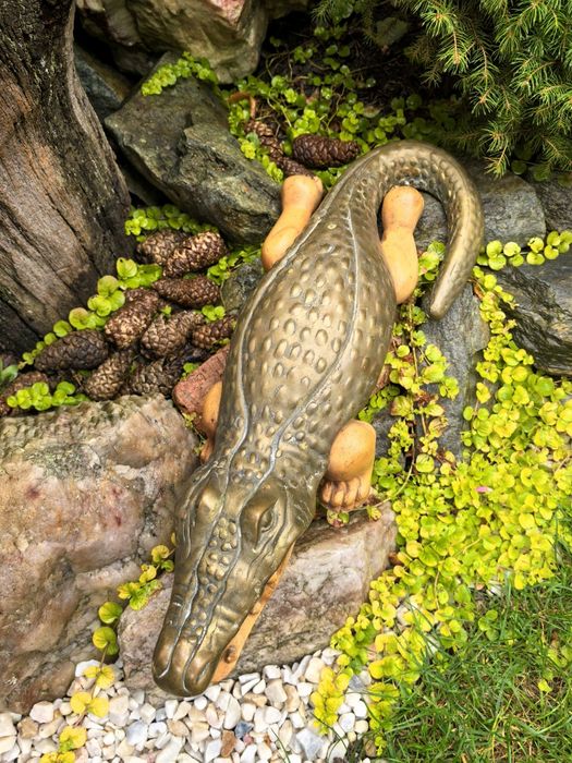 Krokodyl, aligator z drewna z mosiężnymi elementami,  Korea UNIKAT