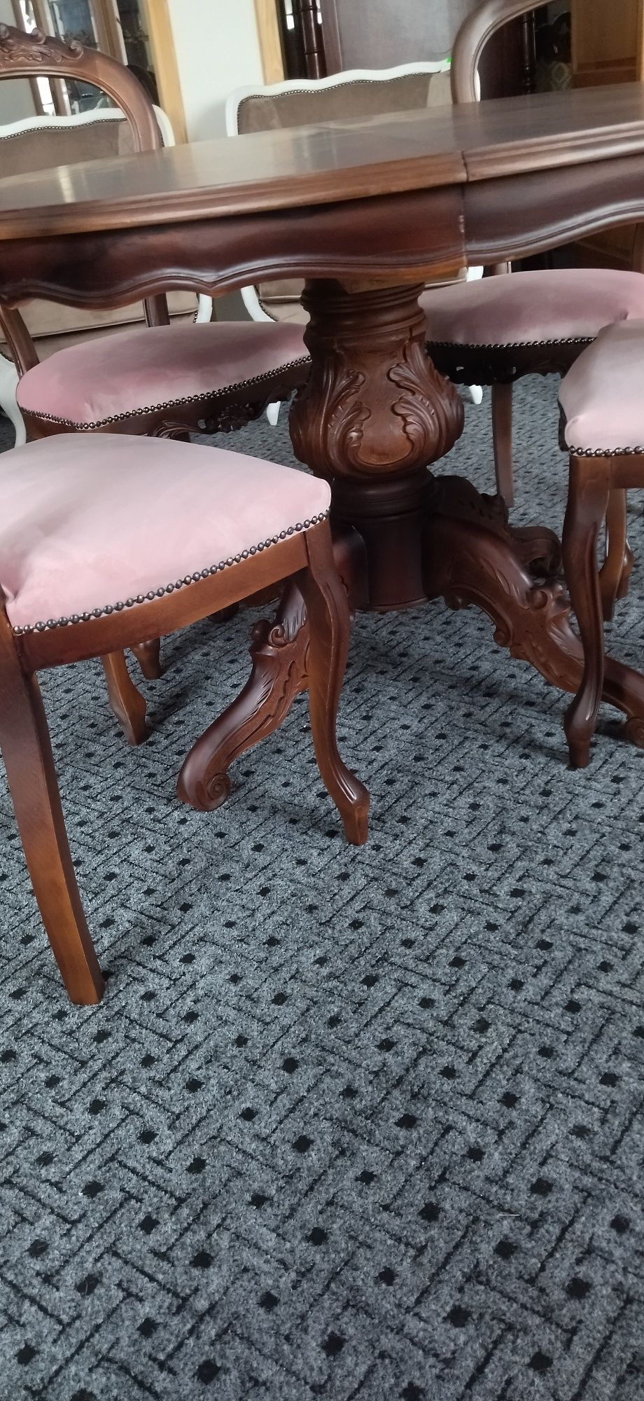 Stół z krzesłami barokowy rzeźbiony orzechowy rozkładany