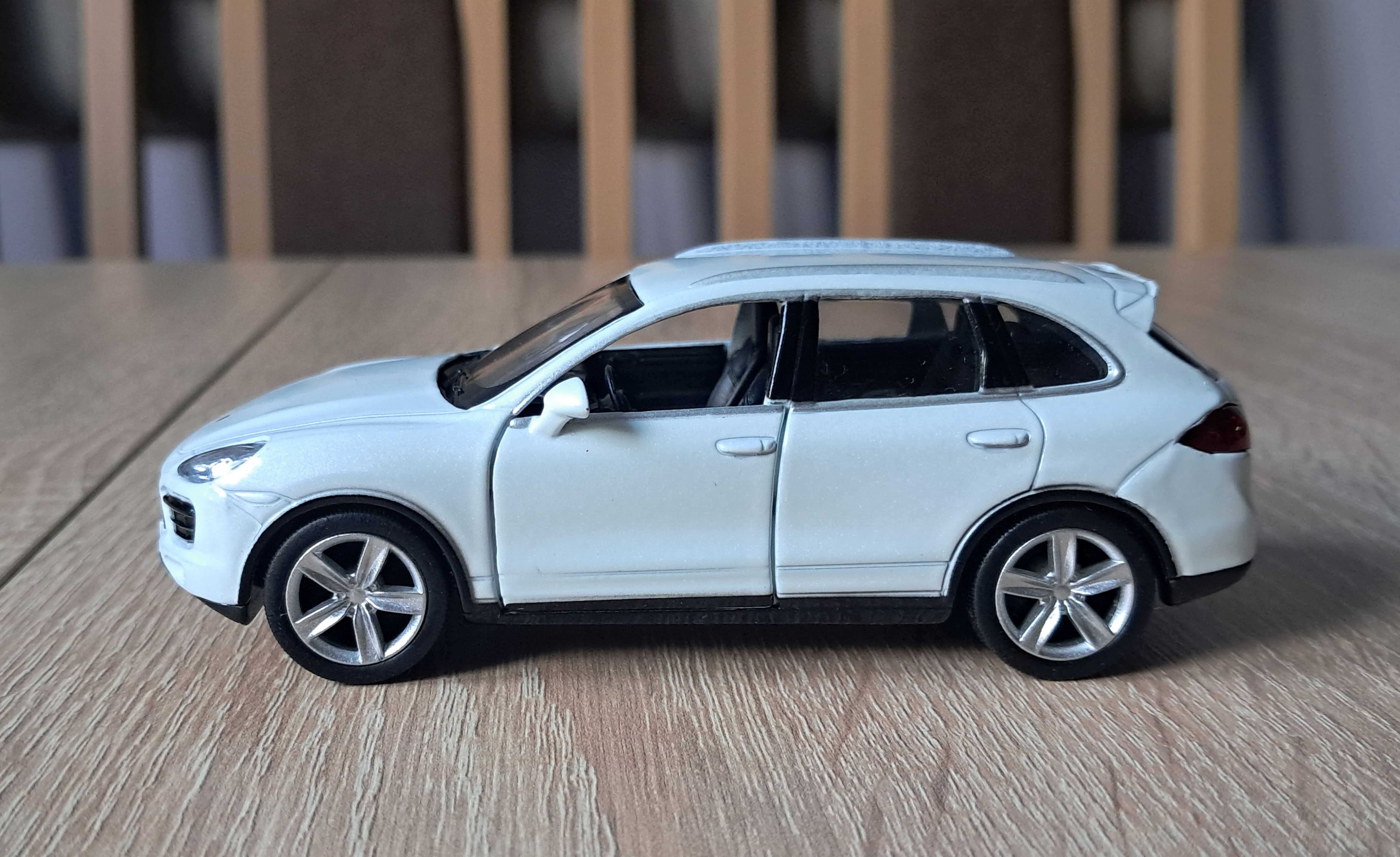 Range Rover i Porsche, nowe modele w skali 1:32/39. RMZ