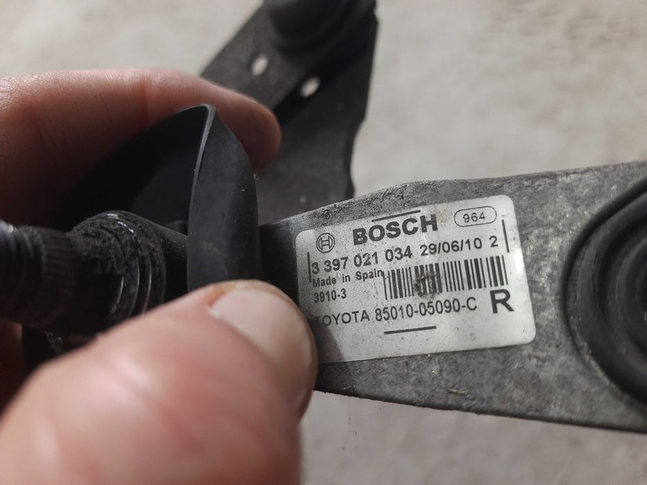 Трапеція та моторчик дворніків щоток Тойота Авенсіс т27 85010-05090