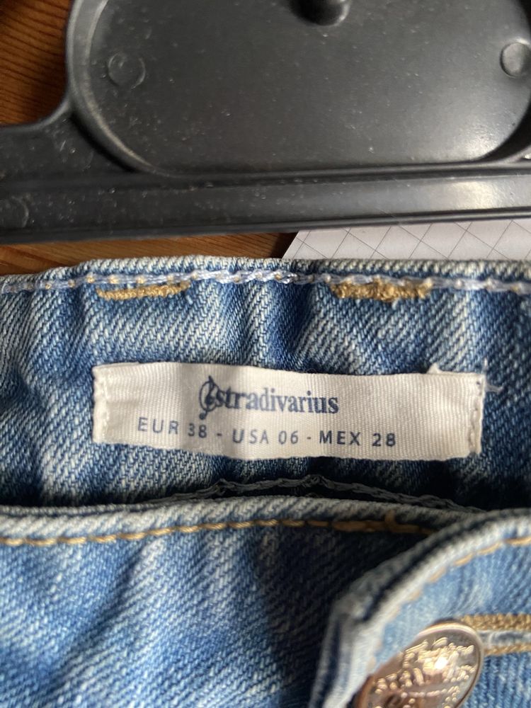 Krótkie spodenki jeansowe, szorty