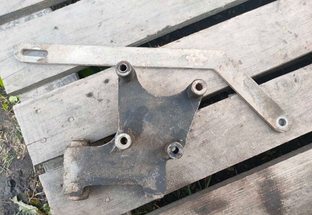 Кріплення компресора Мерседес Спринтер,611,612, 646, 647 мотор, 2,9