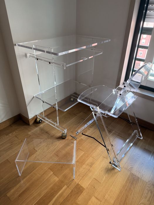 Secretária e cadeira de acrilico