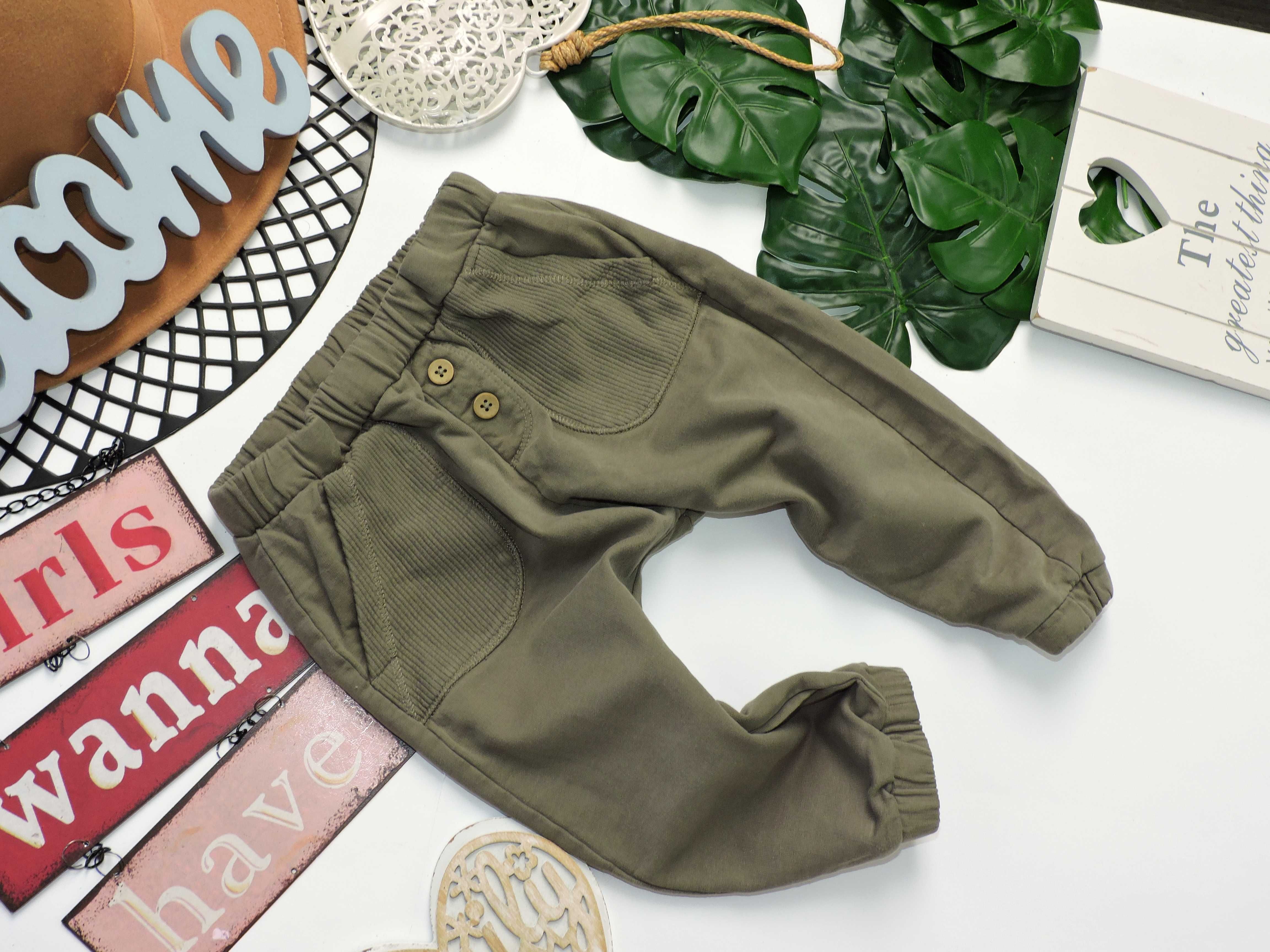 Newbie - markowe spodnie khaki guziczki r 80