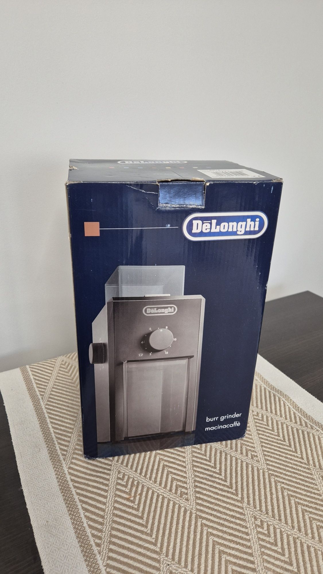 Młynek do kawy Delonghi KG79