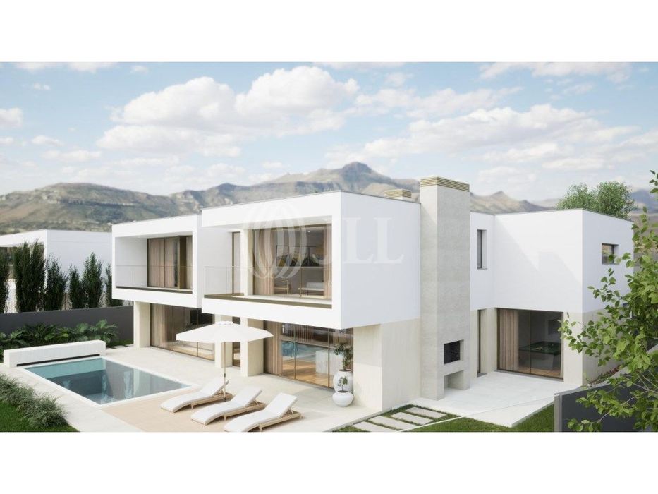 Moradia T3, com piscina e garagem, na Vargem, Calheta