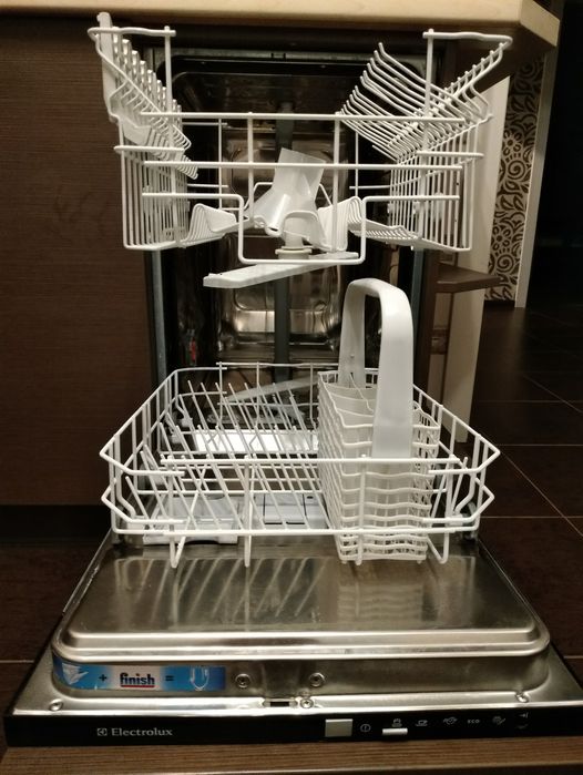 Посудомойка Elektrolux ESL 43020