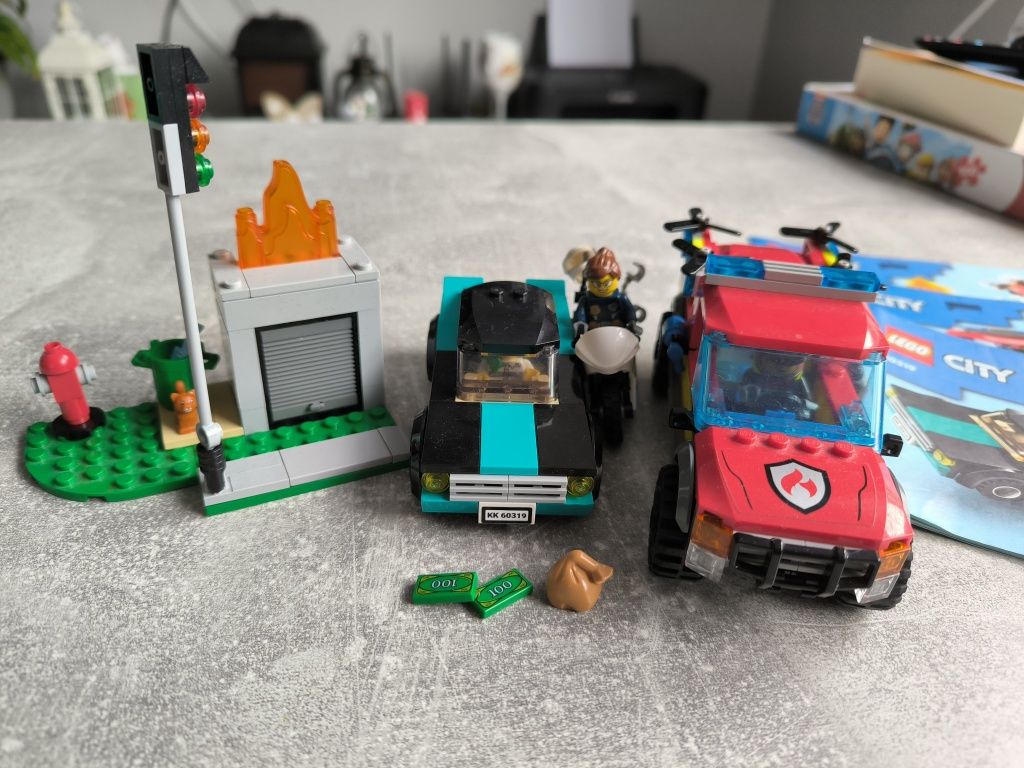 Lego City 60319 Akcja strażacka i pościg policyjny
